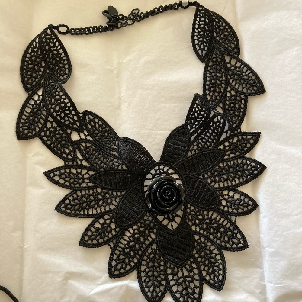 ANNE FONTAINE lace collar necklace